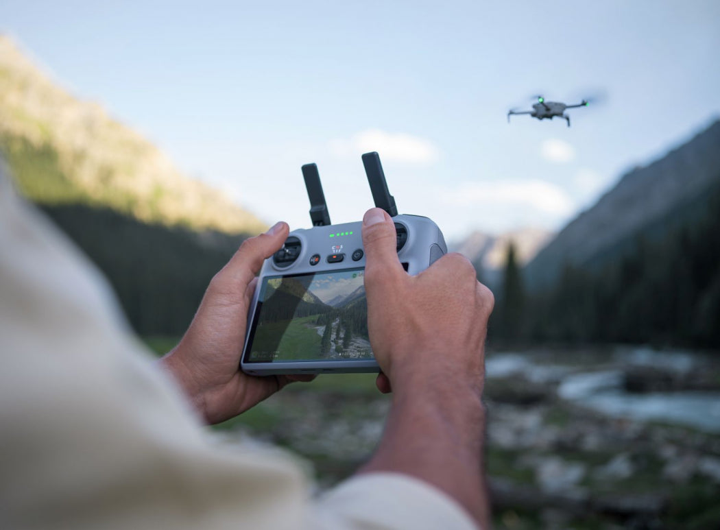 Drone DJI Mini 4 Pro Fly More Combo plus RC 2